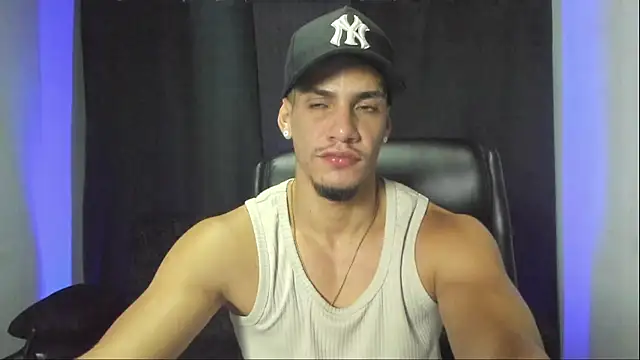 Snapshot of jhonnysnow17 chatting on 10-14-25, 01:28 jhonnysnow17 online show from 10-14-25, 01:28