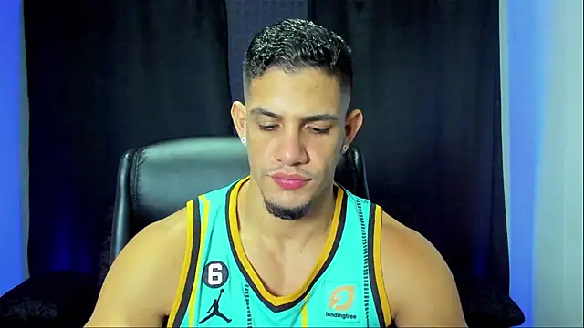 Snapshot of jhonnysnow17 chatting on 10-31-25, 05:52 jhonnysnow17 online show from 10-31-25, 05:52