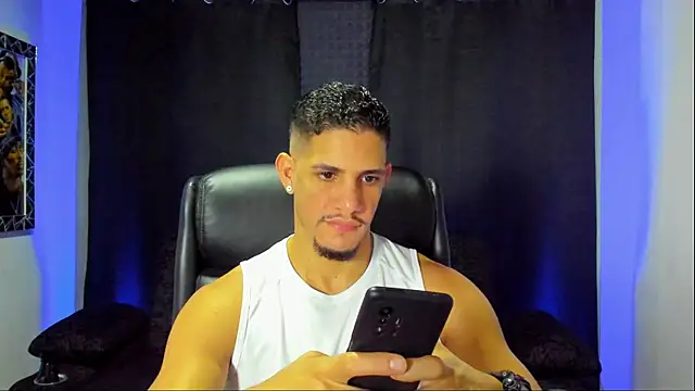 Snapshot of jhonnysnow17 chatting on 11-28-25, 11:51 jhonnysnow17 online show from 11-28-25, 11:51