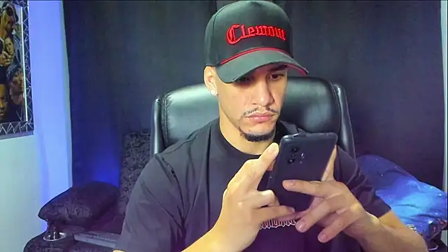 Snapshot of jhonnysnow17 chatting on 11-30-25, 01:09 jhonnysnow17 online show from 11-30-25, 01:09