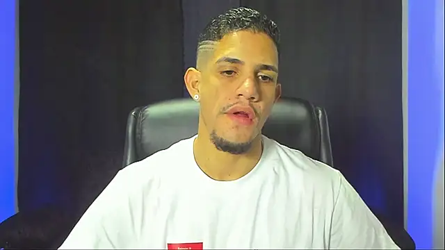 Snapshot of jhonnysnow17 chatting on 12-04-25, 06:12 jhonnysnow17 online show from 12-04-25, 06:12