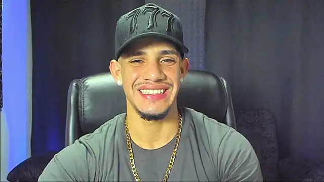 Snapshot of jhonnysnow17 chatting on 12-05-25, 07:28 jhonnysnow17 online show from 12-05-25, 07:28