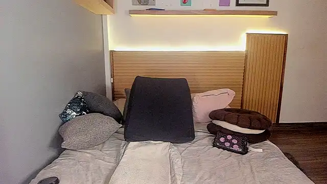 Snapshot of megan_dreamsss chatting on 12-03-25, 01:24 megan dreamsss online show from 12-03-25, 01:24