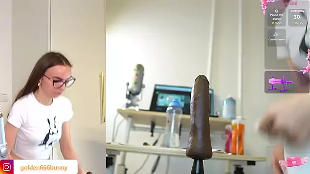 Snapshot of Miss69Ri99 chatting on 01-04-25, 08:37 Miss69Ri99 online show from 01-04-25, 08:37