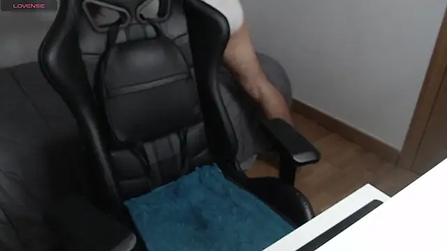 Snapshot of cutehairymacho chatting on 12-02-24, 11:45 cutehairymacho online show from 12-02-24, 11:45