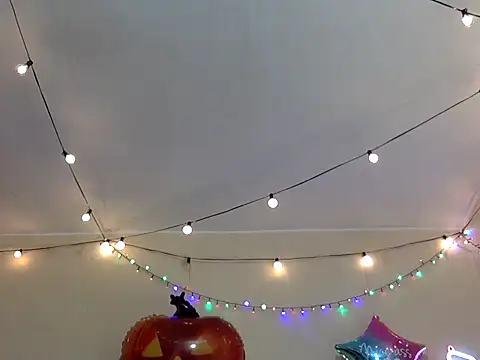 Snapshot of HandsomeAlfie chatting on 10-19-25, 02:45 HandsomeAlfie online show from 10-19-25, 02:45