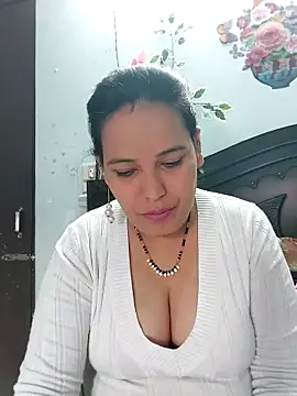 Poojabhabi101 online show from 12-19-25, 06:42