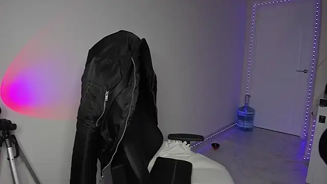 Vincent Strong online show from 12-23-24, 07:28