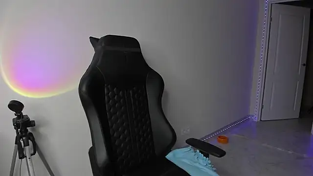 Vincent Strong online show from 02-19-25, 07:17