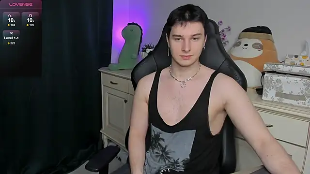 Snapshot of Vincent_Strong chatting on 12-22-25, 08:11 Vincent Strong online show from 12-22-25, 08:11