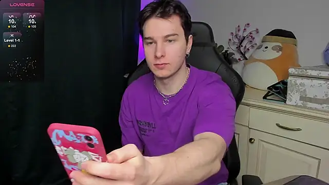 Snapshot of Vincent_Strong chatting on 01-09-26, 08:28 Vincent Strong online show from 01-09-26, 08:28