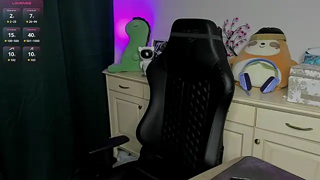 Snapshot of Vincent_Strong chatting on 02-07-26, 04:00 Vincent Strong online show from 02-07-26, 04:00