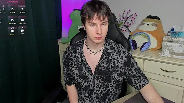 Snapshot of Vincent_Strong chatting on 02-09-26, 09:13 Vincent Strong online show from 02-09-26, 09:13