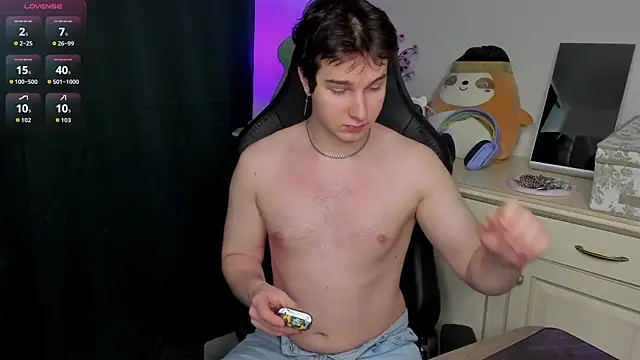 Snapshot of Vincent_Strong chatting on 02-14-26, 08:44 Vincent Strong online show from 02-14-26, 08:44