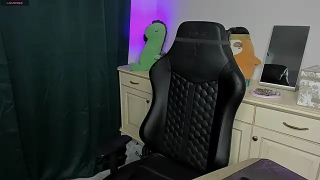 Snapshot of Vincent_Strong chatting on 02-15-26, 08:57 Vincent Strong online show from 02-15-26, 08:57