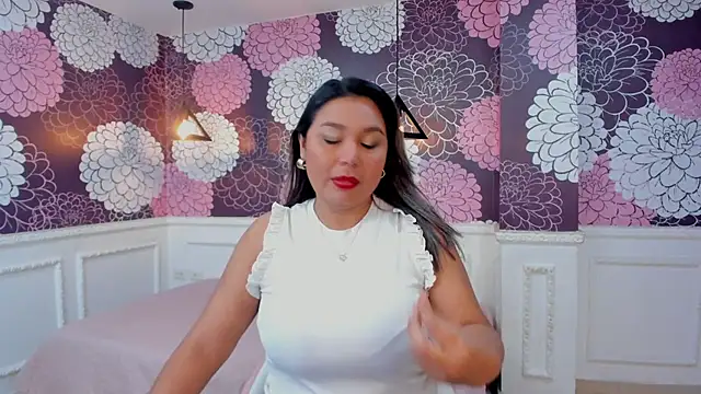 Snapshot of Myhottie_Milf chatting on 01-20-25, 02:03 Myhottie Milf online show from 01-20-25, 02:03