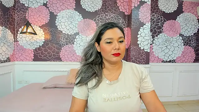 Snapshot of Myhottie_Milf chatting on 01-21-25, 01:32 Myhottie Milf online show from 01-21-25, 01:32