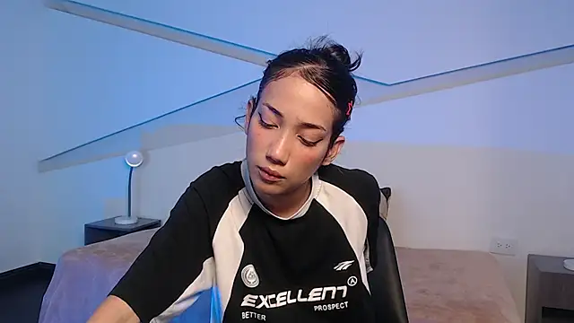 hot little bunny online show from 01-08-26, 10:01