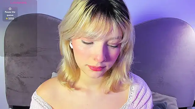 Snapshot of Ania_jones chatting on 12-21-24, 07:38 Ania jones online show from 12-21-24, 07:38