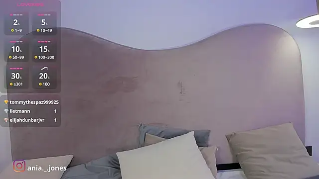 Snapshot of Ania_jones chatting on 01-02-25, 11:27 Ania jones online show from 01-02-25, 11:27