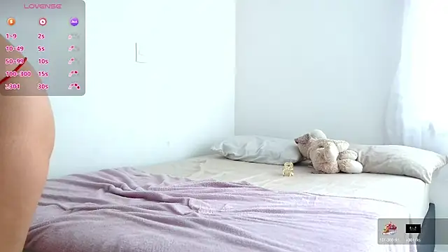 Snapshot of Ania_jones chatting on 10-11-25, 08:40 Ania jones online show from 10-11-25, 08:40