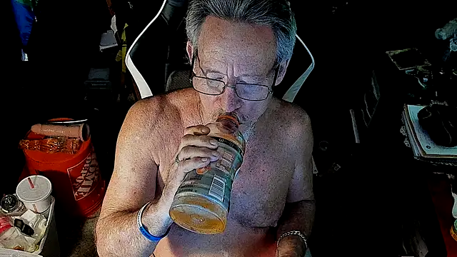 Snapshot of Daddysthick chatting on 11-10-25, 06:56 Daddysthick online show from 11-10-25, 06:56