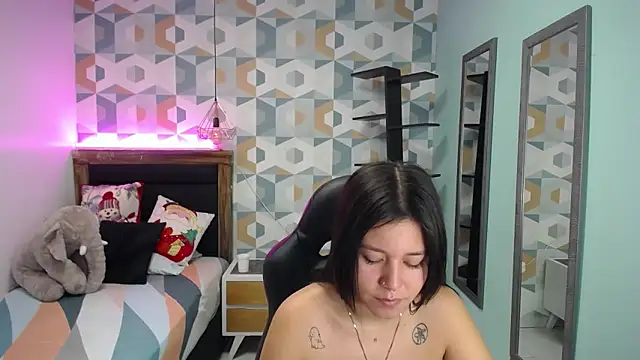 Snapshot of LORENADAVIES chatting on 12-18-24, 11:56 LORENADAVIES online show from 12-18-24, 11:56