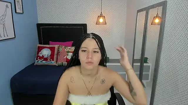 Snapshot of LORENADAVIES chatting on 12-24-24, 12:22 LORENADAVIES online show from 12-24-24, 12:22