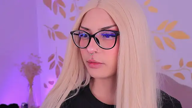 Misselektra   online show from 10-15-25, 04:01