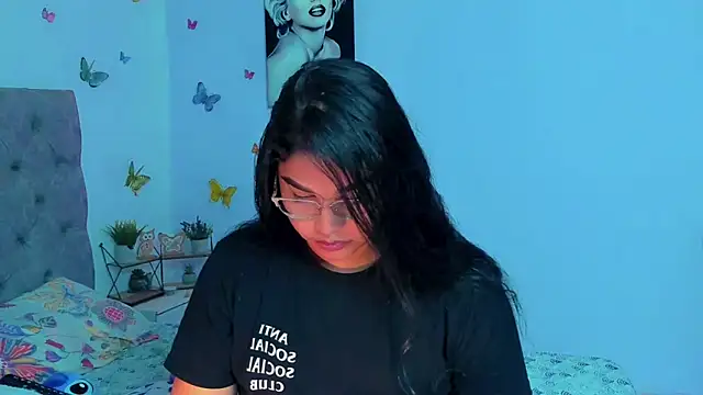 Snapshot of mabellfox chatting on 12-10-24, 04:06 mabellfox online show from 12-10-24, 04:06