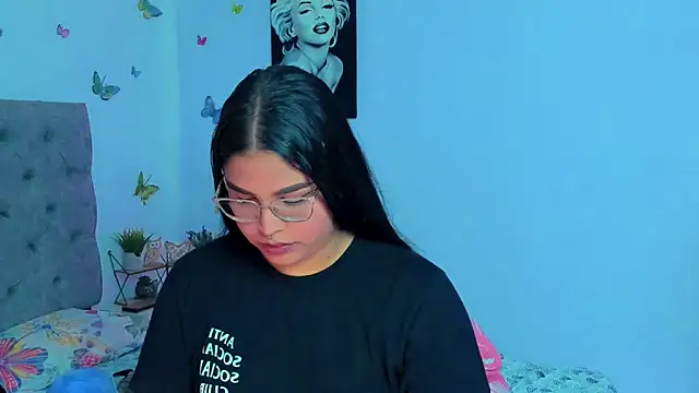 Snapshot of mabellfox chatting on 12-10-24, 07:11 mabellfox online show from 12-10-24, 07:11