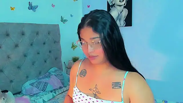 Snapshot of mabellfox chatting on 12-27-24, 04:43 mabellfox online show from 12-27-24, 04:43