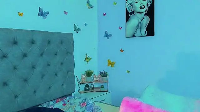 Snapshot of mabellfox chatting on 12-30-24, 02:09 mabellfox online show from 12-30-24, 02:09