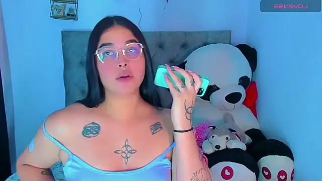 Snapshot of mabellfox chatting on 10-19-25, 05:24 mabellfox online show from 10-19-25, 05:24