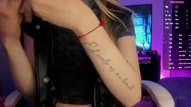 TiffanyBela online show from 03-17-25, 12:19