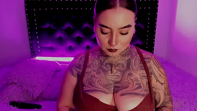 Snapshot of CloeeBeckam chatting on 02-27-25, 04:20 CloeeBeckam online show from 02-27-25, 04:20