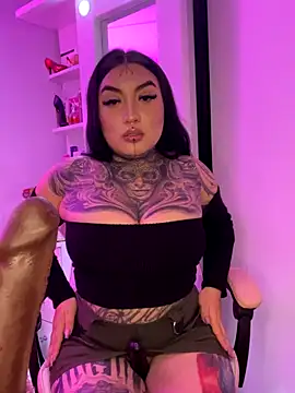 Snapshot of CloeeBeckam chatting on 10-08-25, 06:11 CloeeBeckam online show from 10-08-25, 06:11