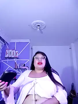 Snapshot of MiiaaJoness chatting on 01-28-25, 06:17 MiiaaJoness online show from 01-28-25, 06:17