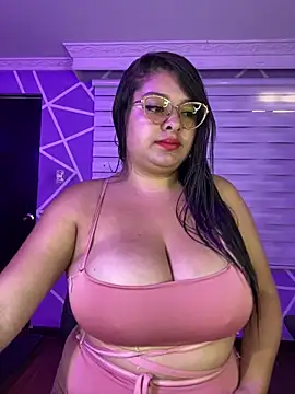 Snapshot of MiiaaJoness chatting on 10-28-25, 03:04 MiiaaJoness online show from 10-28-25, 03:04