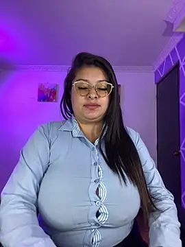 Snapshot of MiiaaJoness chatting on 11-18-25, 03:05 MiiaaJoness online show from 11-18-25, 03:05