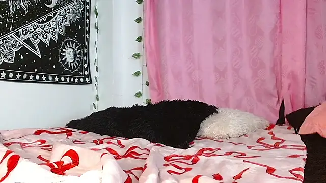 Snapshot of Ebony_D0ll chatting on 12-26-24, 01:29 Ebony D0ll online show from 12-26-24, 01:29