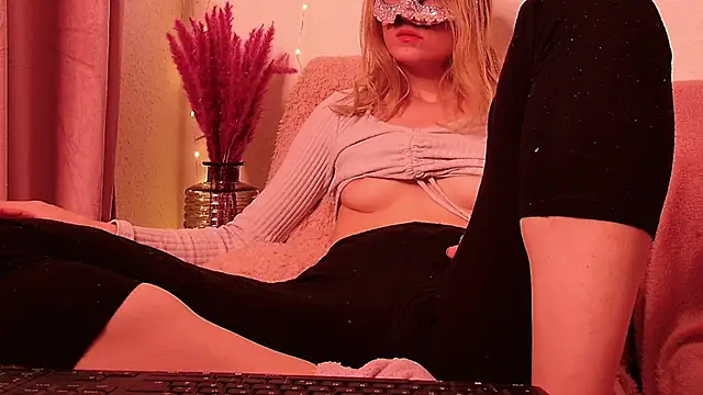 Snapshot of SecretAnni chatting on 12-25-24, 05:16 SecretAnni online show from 12-25-24, 05:16