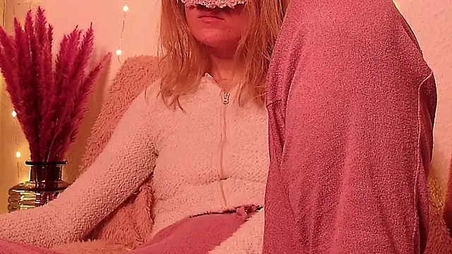 Snapshot of SecretAnni chatting on 12-26-24, 04:21 SecretAnni online show from 12-26-24, 04:21