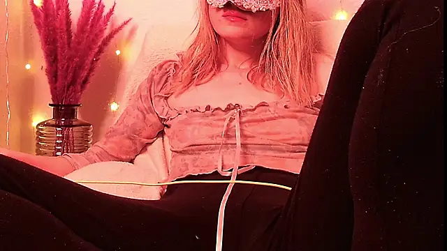 Snapshot of SecretAnni chatting on 01-02-25, 09:43 SecretAnni online show from 01-02-25, 09:43