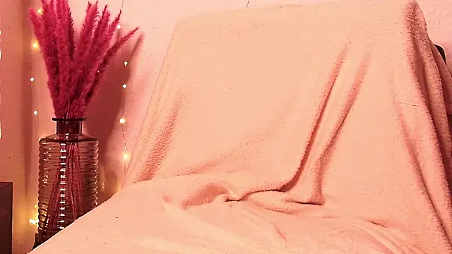 Snapshot of SecretAnni chatting on 01-03-25, 09:36 SecretAnni online show from 01-03-25, 09:36