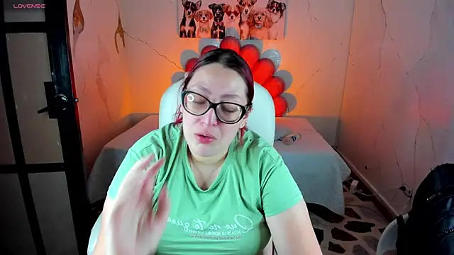 Snapshot of NiickyJones chatting on 12-15-25, 10:36 NiickyJones online show from 12-15-25, 10:36