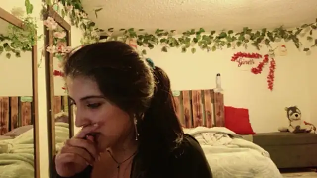 azahar  ziiz online show from 11-24-25, 08:52