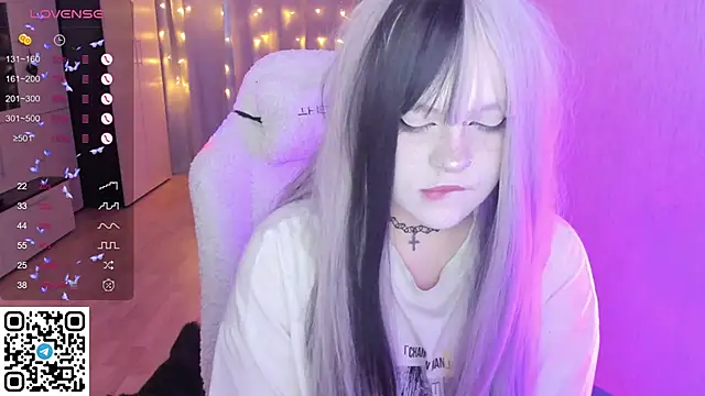 SelenaCute online show from 02-10-26, 05:33