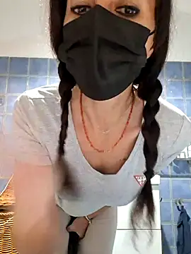 Snapshot of Silvia_Zeno chatting on 10-13-25, 05:46 Silvia Zeno online show from 10-13-25, 05:46