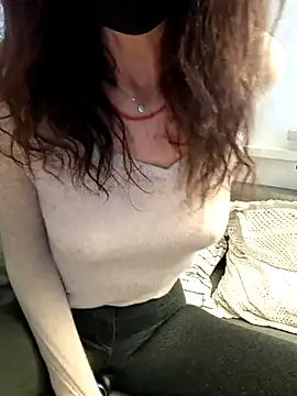 Snapshot of Silvia_Zeno chatting on 10-18-25, 05:32 Silvia Zeno online show from 10-18-25, 05:32